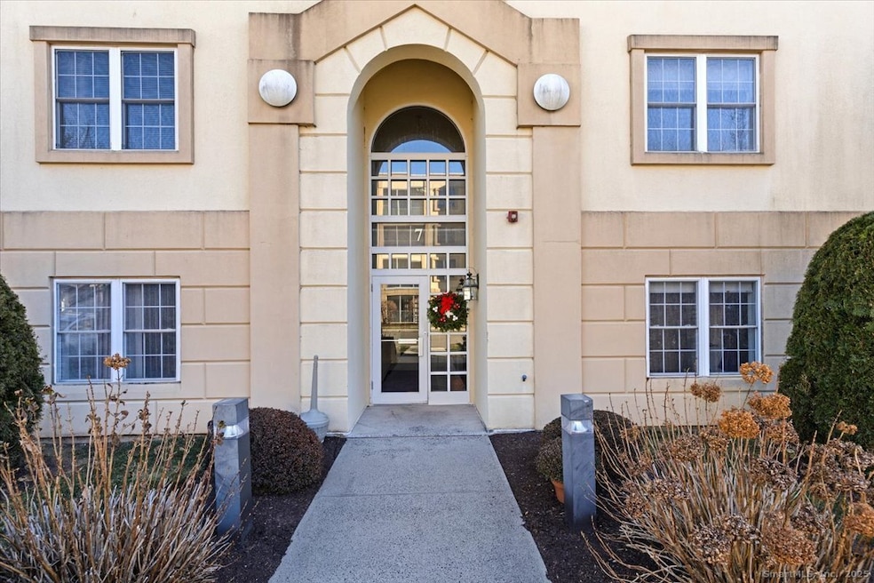 75 Washington Ave unit 7-106, Hamden, CT 06518 - photo 1