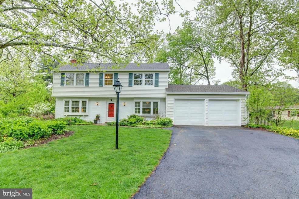 4514 Mill Point Ct, Fairfax, VA 22033 - photo 1