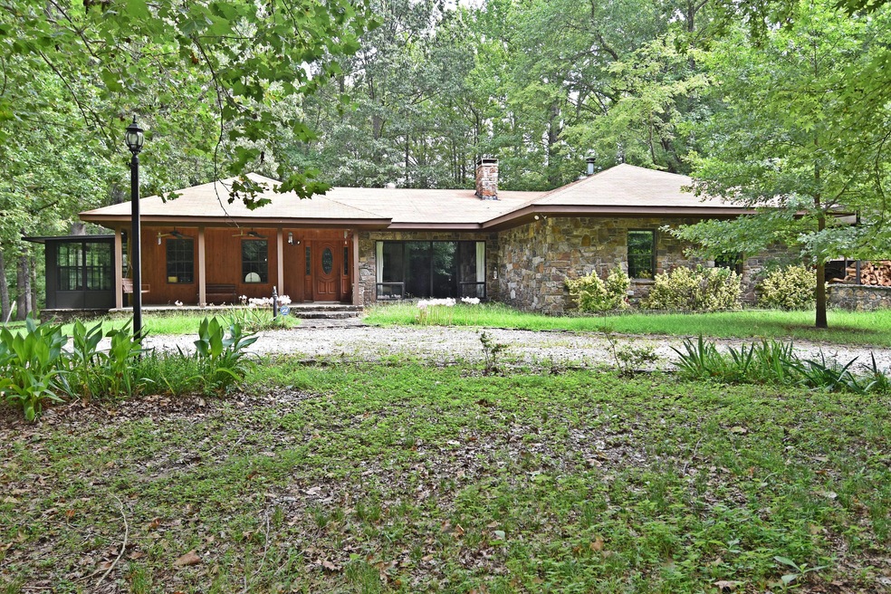 1980 W Oak Grove