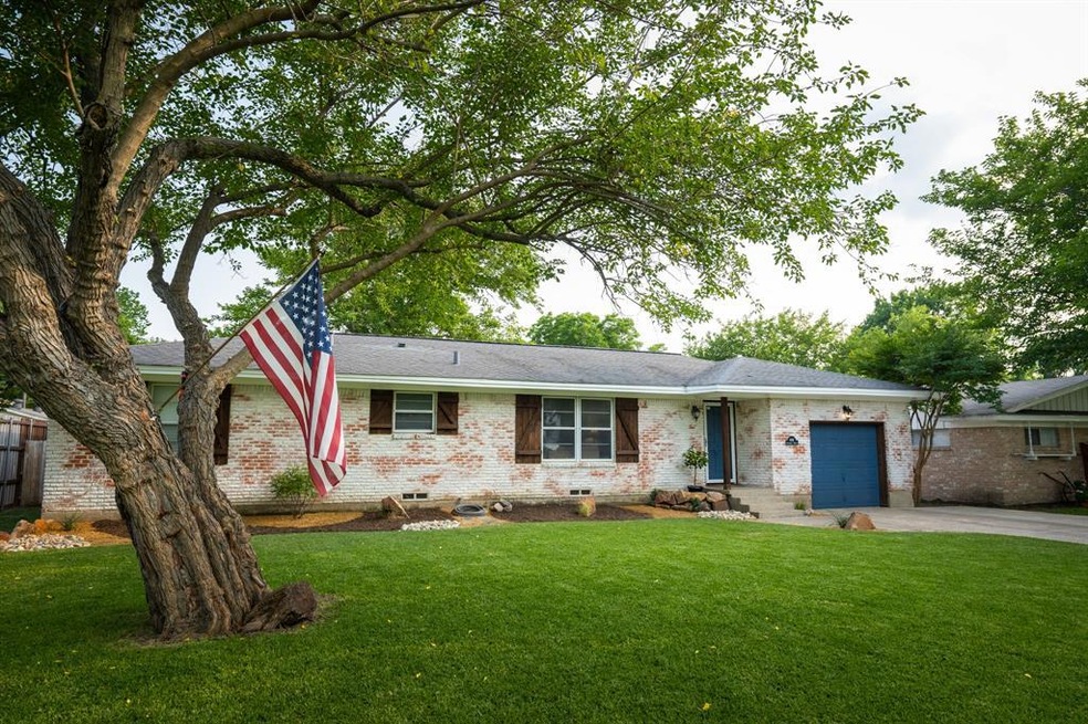 606 W Sycamore St, Celina, TX 75009 - photo 1