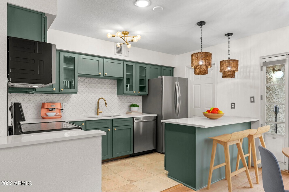 17_2201_E_Pinchot_Ave_1__09_mls_final