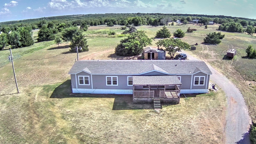 3108 3108 E Osage Rd, Marlow, OK 73533 - photo 1