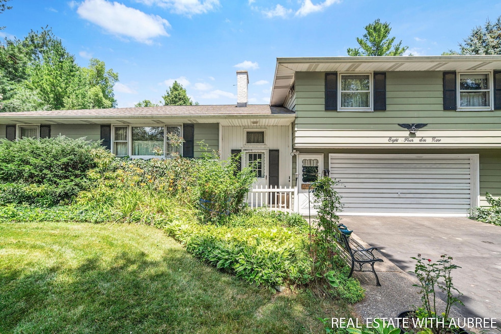 1-web-or-mls-A7408899