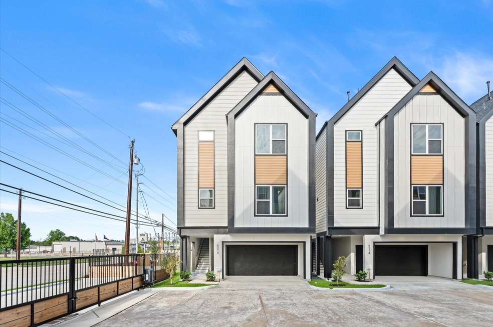 5205 Green Pine Tree Dr, Houston, TX 77018 - photo 1