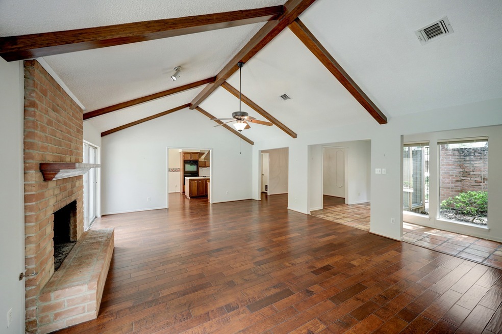 10322 Lynbrook Hollow St, Houston, TX 77042 - photo 1