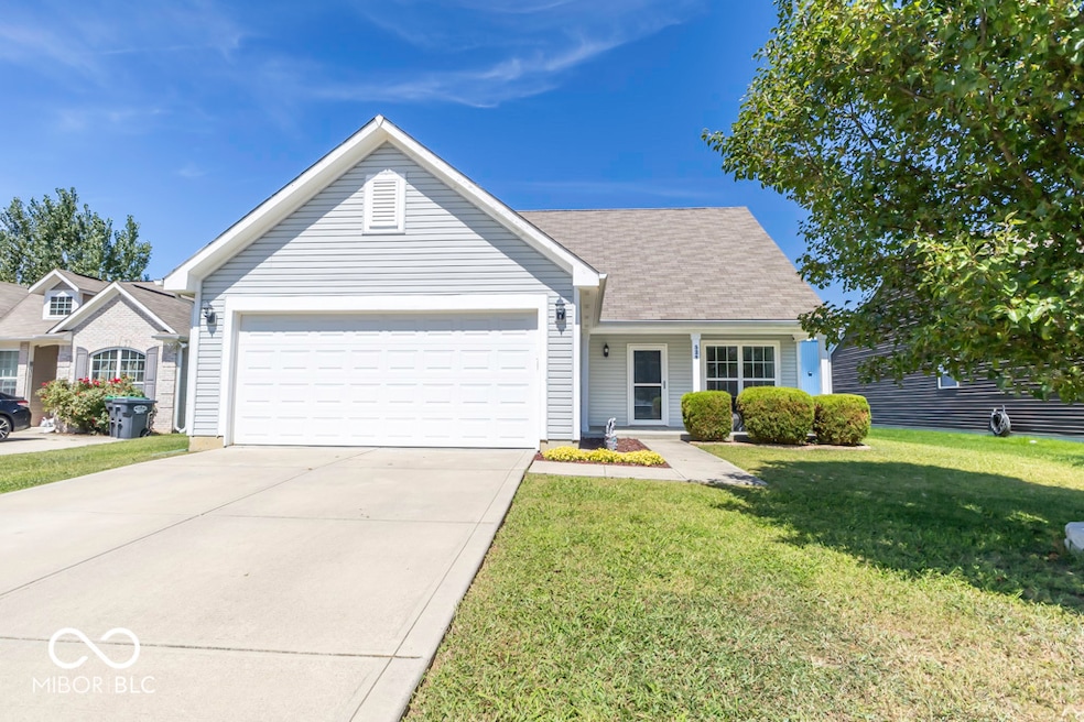 528 Genisis Dr, Whiteland, IN 46184 - photo 1