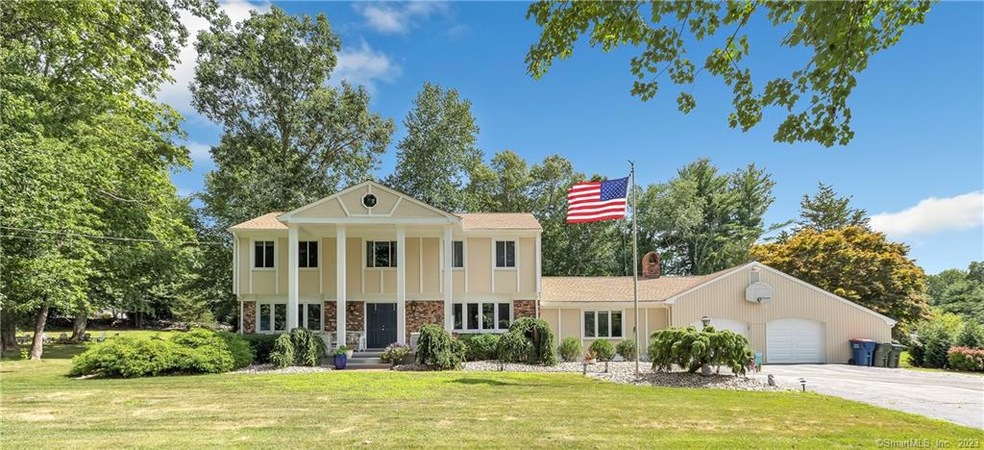 111 Crabapple Rd, Trumbull, CT 06611 - photo 1