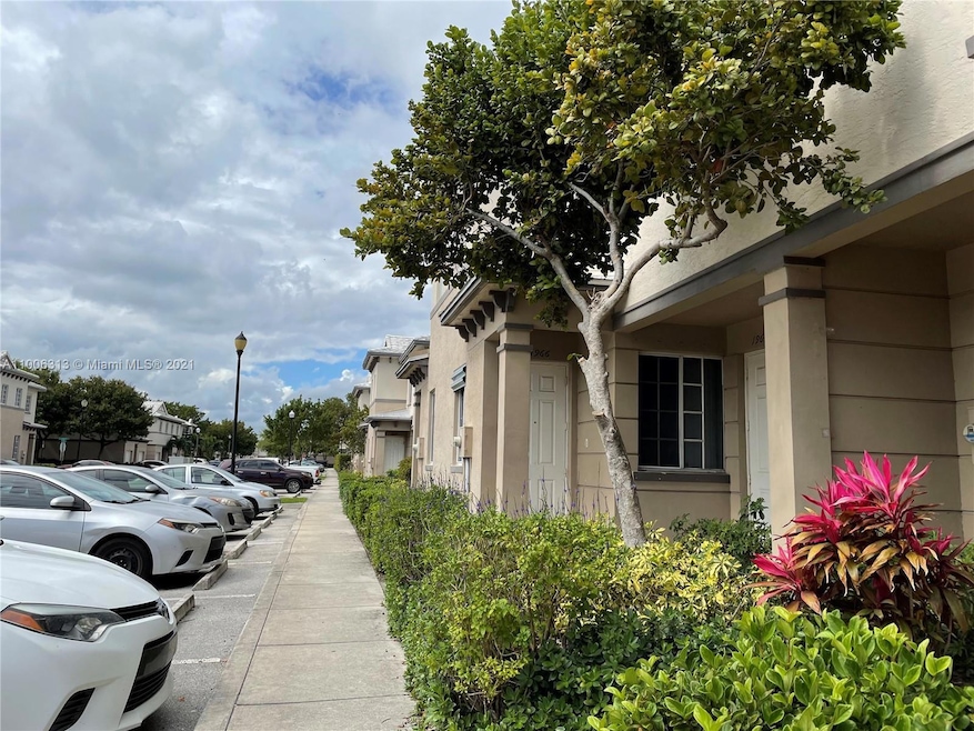 1966 Freeport Ln unit 1966, West Palm Beach, FL 33404 - photo 1