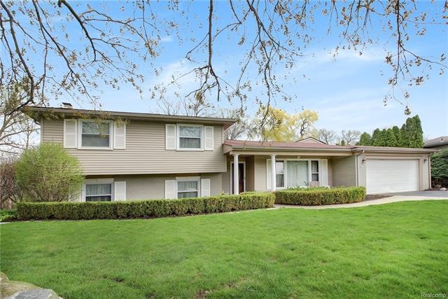 28932 Kendallwood DR streetside.jpg