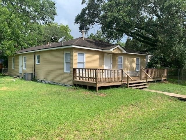 202 S Hill St, Alvin, TX 77511 - photo 1