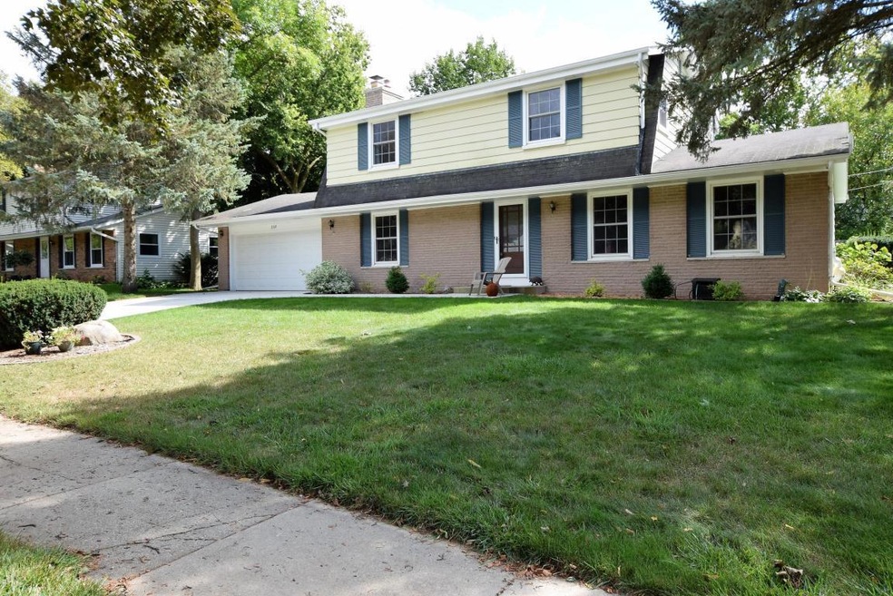 2109 Laura Ln, Waukesha, WI 53186 - photo 1