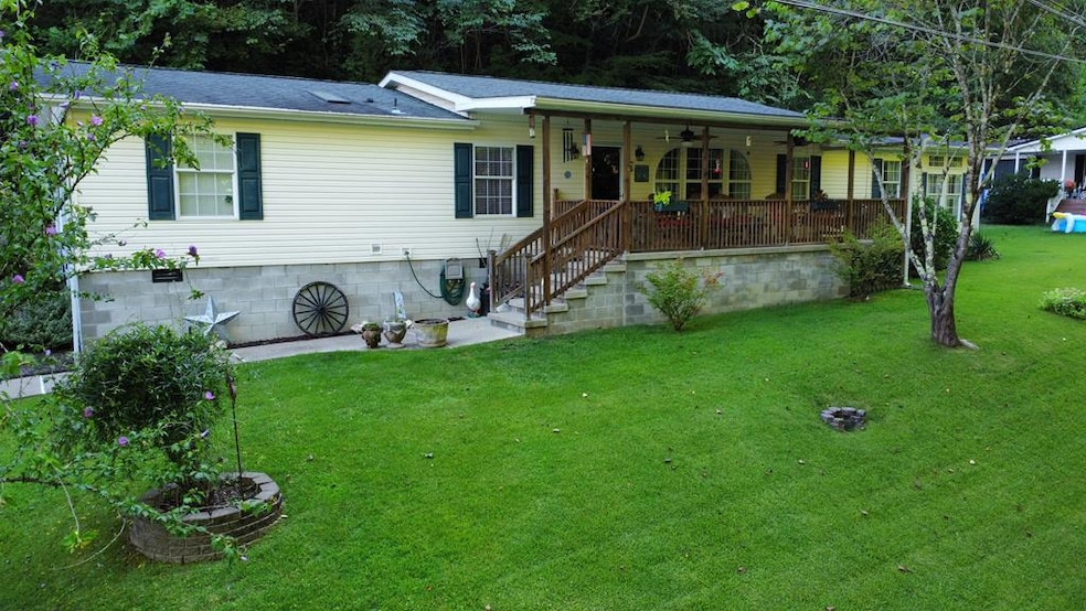 529 Hatfield Branch Rd, McCarr, KY 41544 - photo 1