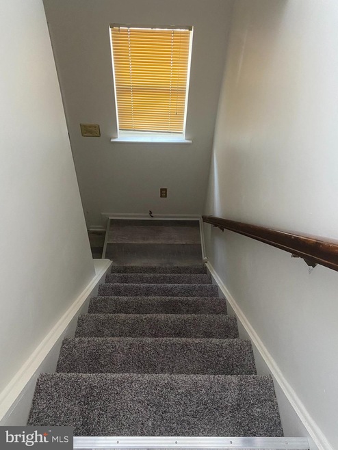 427 Wendover Dr, Norristown, PA 19403 - photo 1