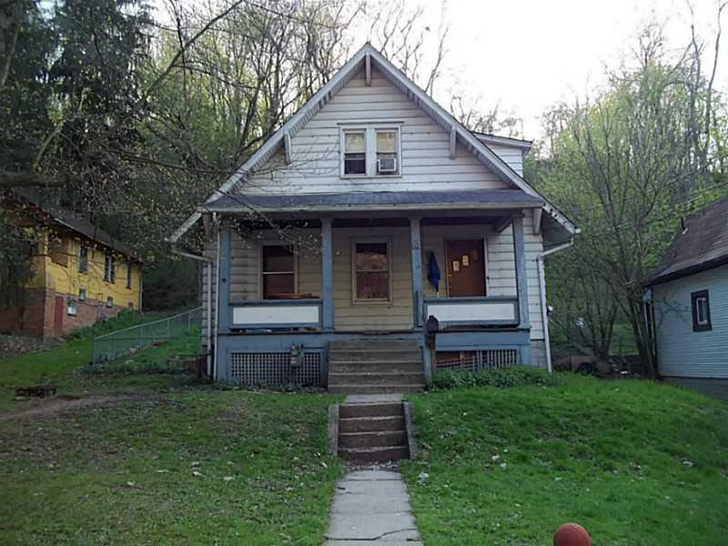 Exterior Front. Welcome to 10 Brook, a country set