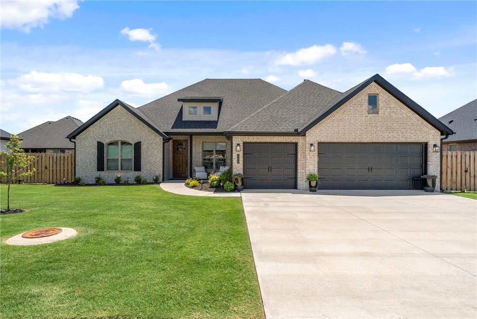 865 Budrio Ave, Tontitown, AR 72762 - photo 1