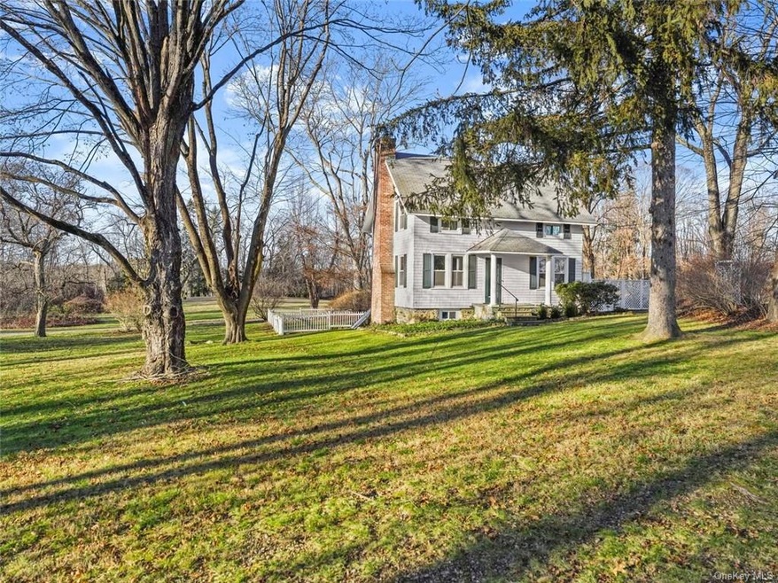 15 Locust Rd, Greenwich, CT 06831 - photo 1