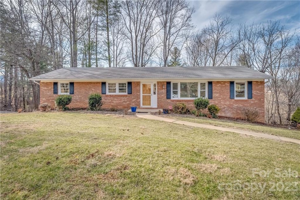 17 Fieldcrest Cir, Asheville, NC 28806 - photo 1