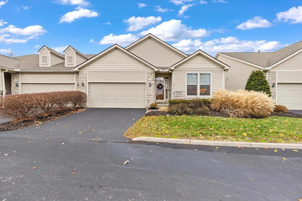 5996 Coventry Bend Dr unit 5996, Hilliard, OH 43026 - photo 1