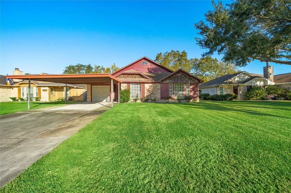 3106 Wood Fox Dr, Alvin, TX 77511 - photo 1