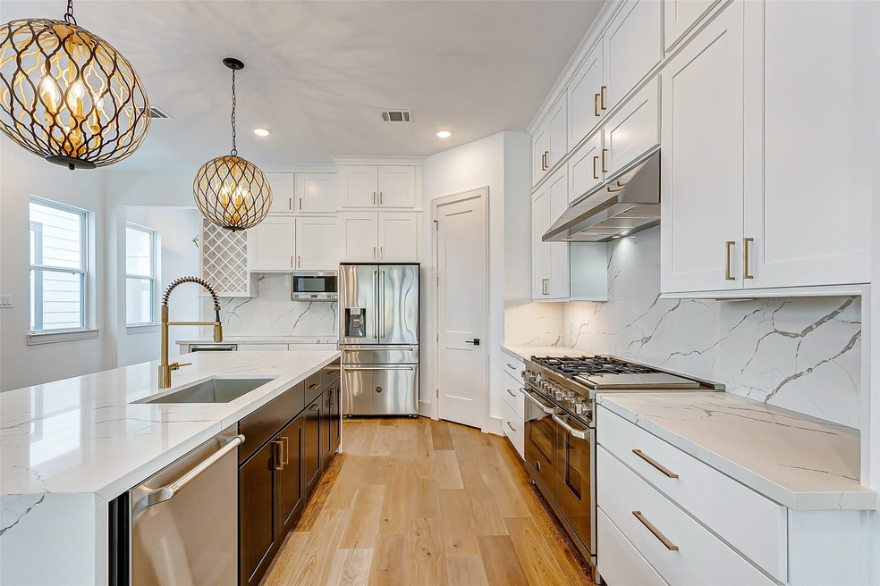 605 E 26th B St, Houston, TX 77008 - photo 1