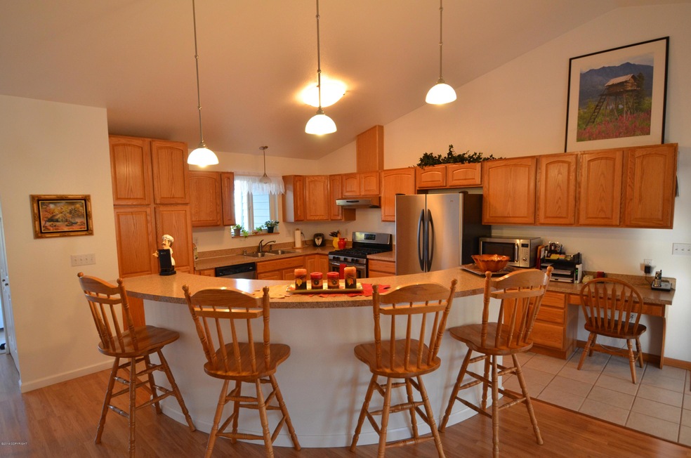 Huge breakfast bar with great kitchen