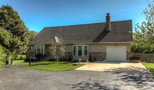 909 N Washington St, Raymore, MO 64083 - photo 1