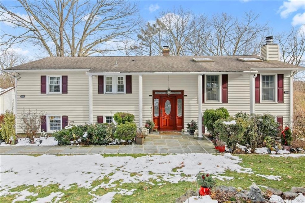 11 Rae Ln, Norwalk, CT 06850 - photo 1