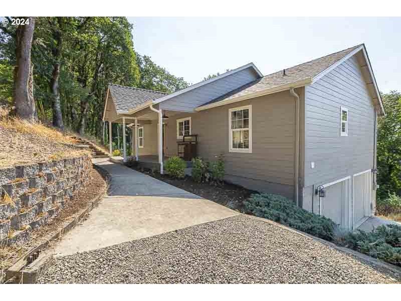 909 NE Center St, Sheridan, OR 97378 - photo 1