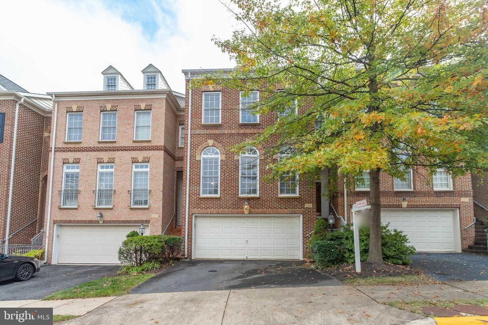 12469 Rose Path Cir, Fairfax, VA 22033 - photo 1