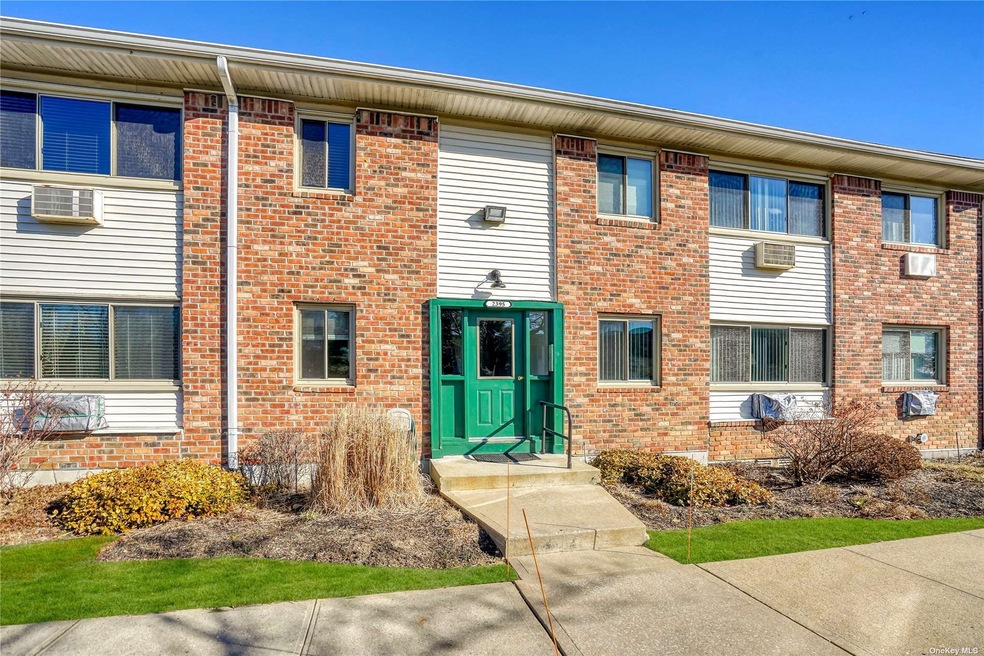 2395 Union Blvd unit 3B, Islip, NY 11751 - photo 1