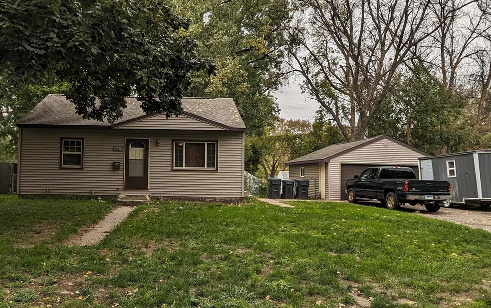 8431 Fremont Ave S, Bloomington, MN 55420 - photo 1