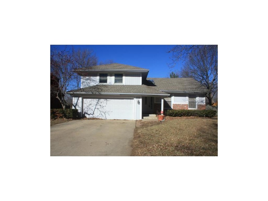 SPACIOUS SIDE/SIDE SPLIT LEVEL HOME IN GOODE ESTAT
