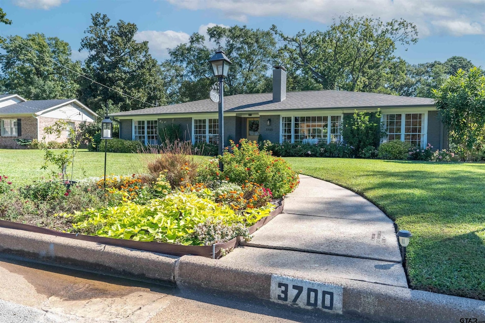 Pending $480,000 • Co-Listing Agent