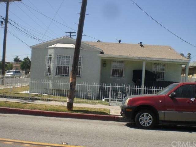Corner 2 bedroom house separated from other units