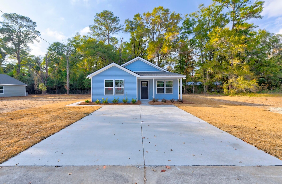 913 N Lemacks St, Walterboro, SC 29488 - photo 1