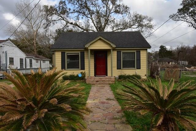 1215 Avenue H, Bay City, TX 77414 - photo 1