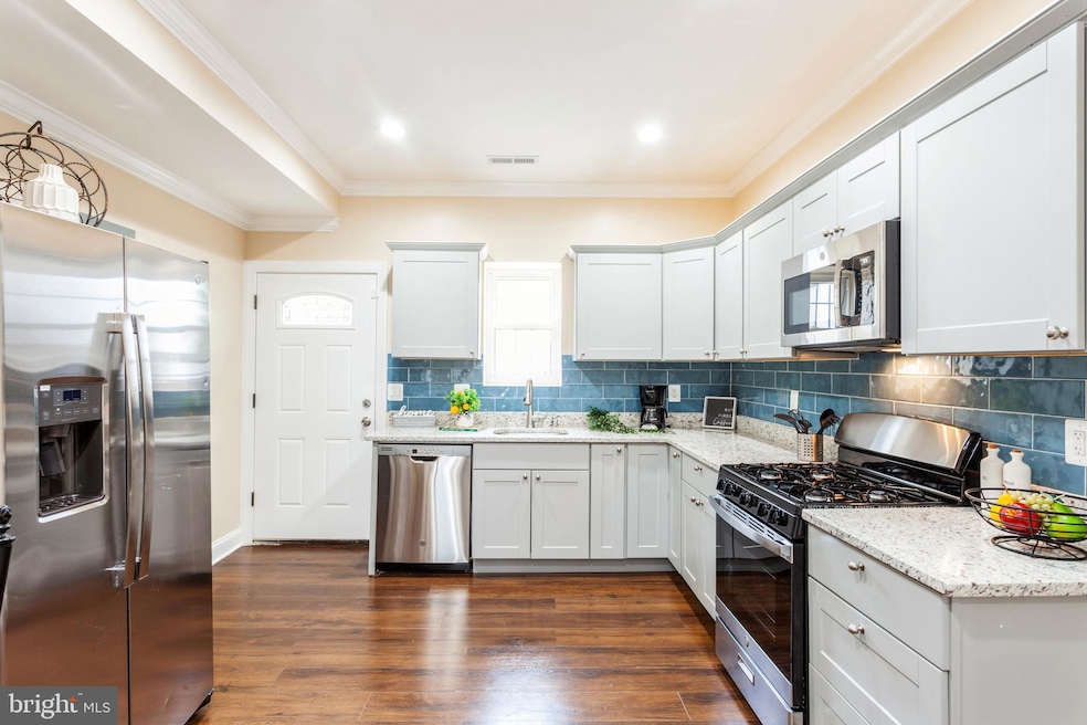 2602 E Oliver St, Baltimore, MD 21213 - photo 1