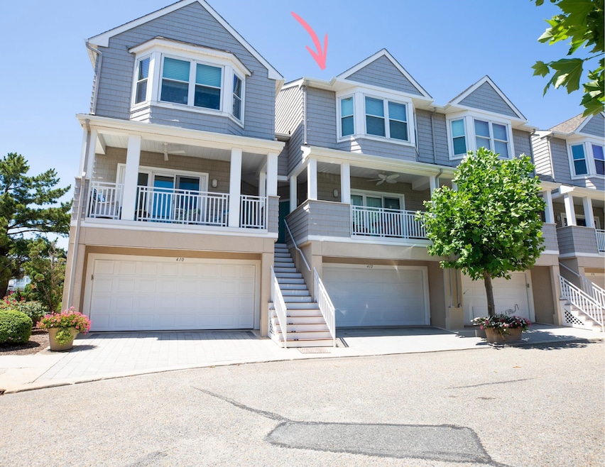 For Sale $1,179,900 • Co-Listing Agent