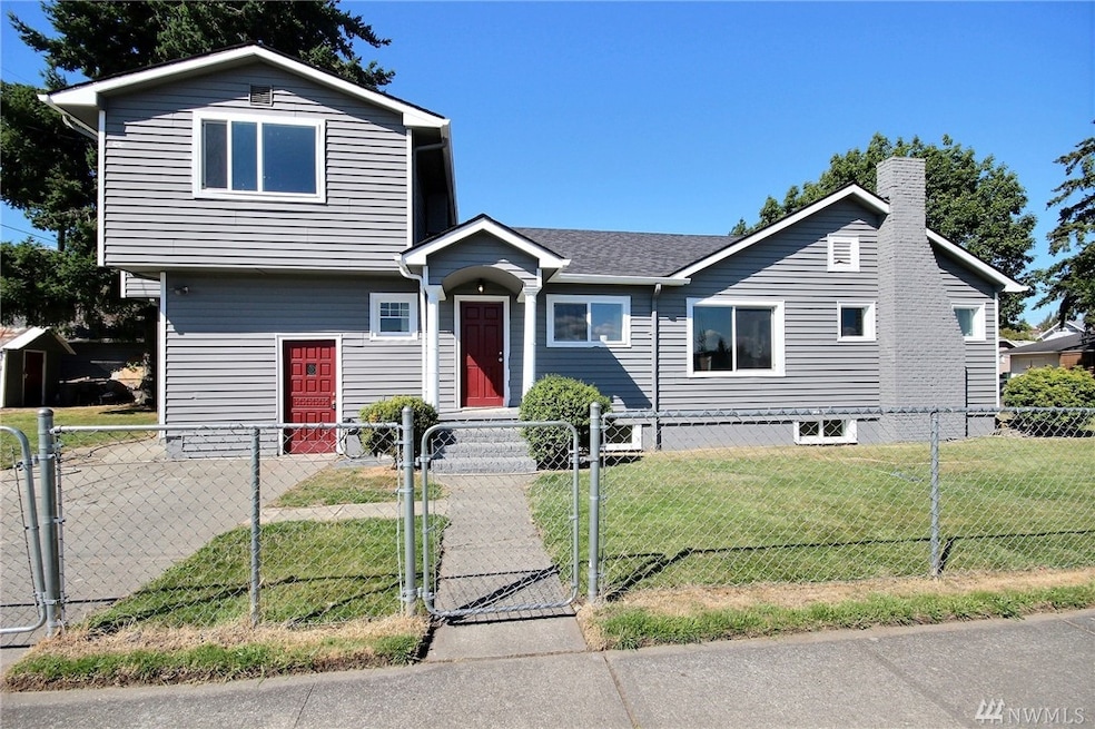 2332 Mcdougall Ave, Everett, WA 98201 - photo 1