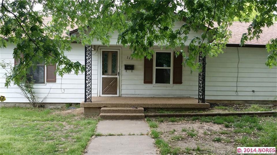 223 S Normal Ave, Claremore, OK 74017 - photo 1