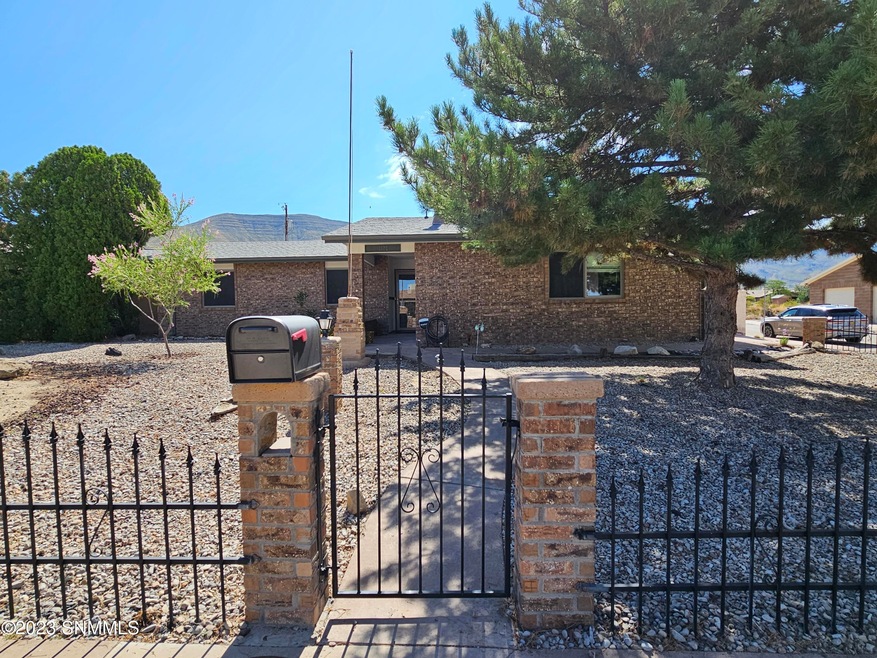 1526 Walnut Dr, Alamogordo, NM 88310 - photo 1