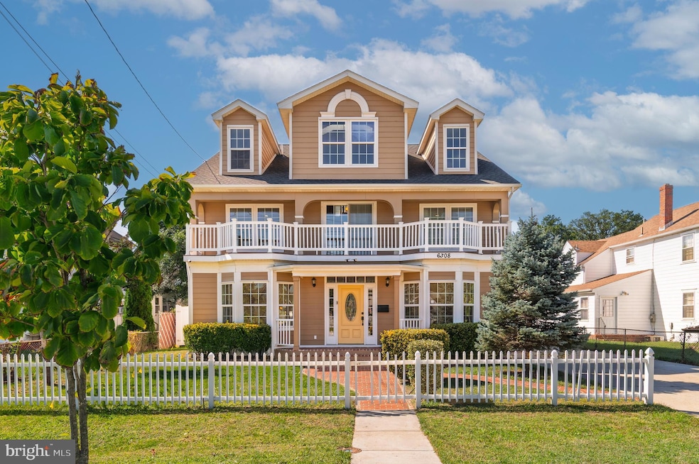 For Sale $889,900 • Co-Listing Agent