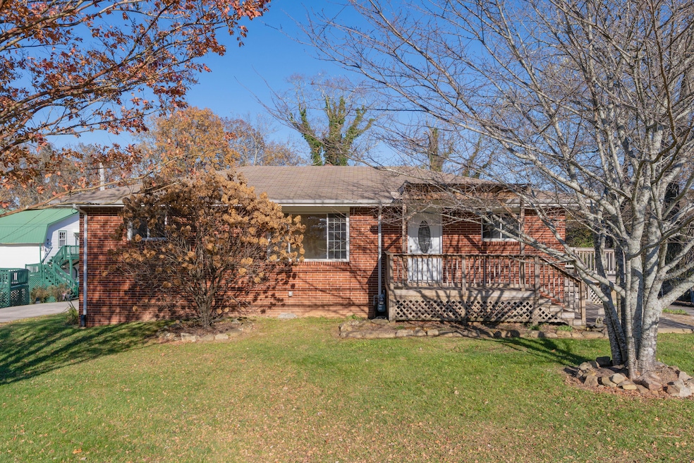 06 - 2804 Taft Hwy - Exterior