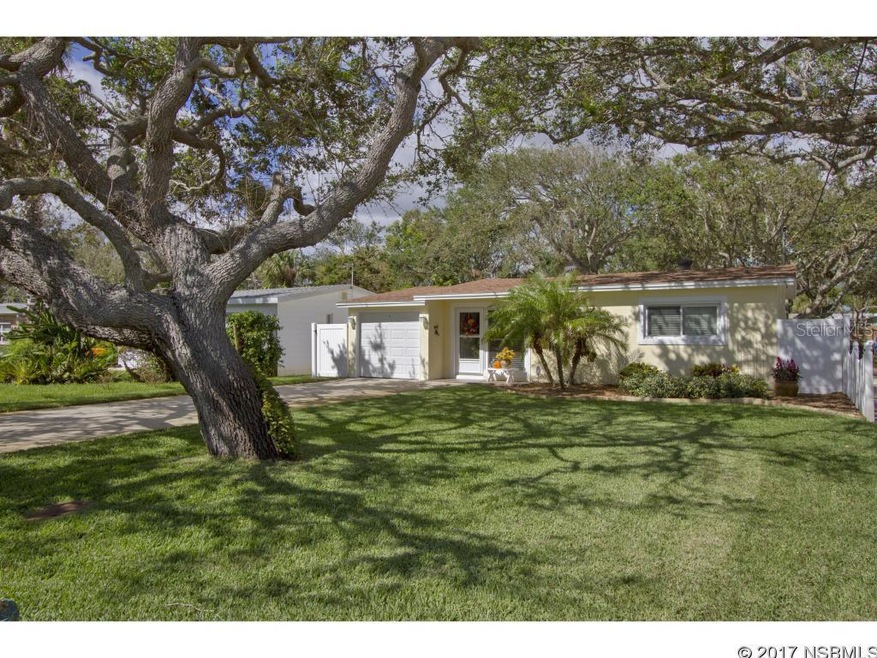 814 E 9th Ave, New Smyrna Beach, FL 32169 - photo 1