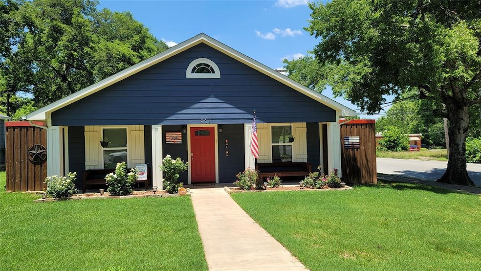 601 W Munson St, Denison, TX 75020 - photo 1