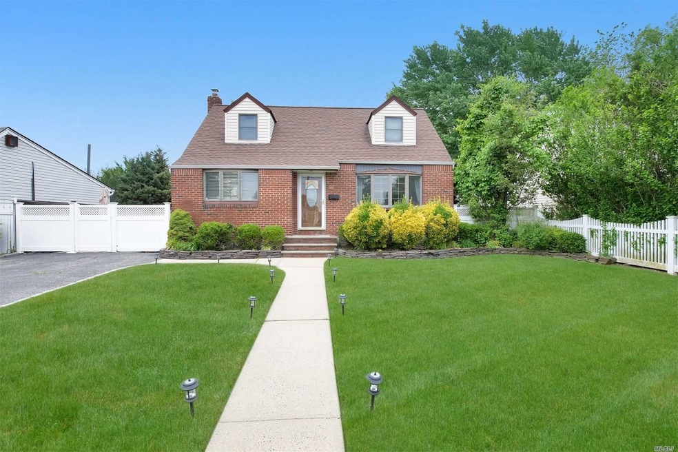 867 Oakfield Ave, Wantagh, NY 11793 - photo 1