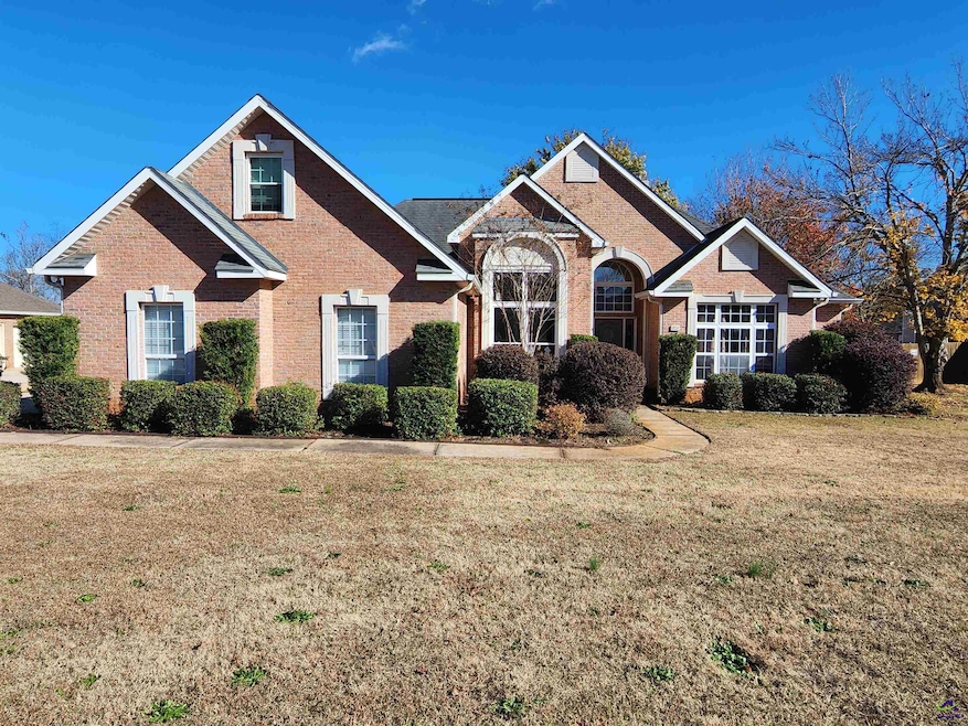 208 Twelve Oaks Dr, Warner Robins, GA 31088 - photo 1