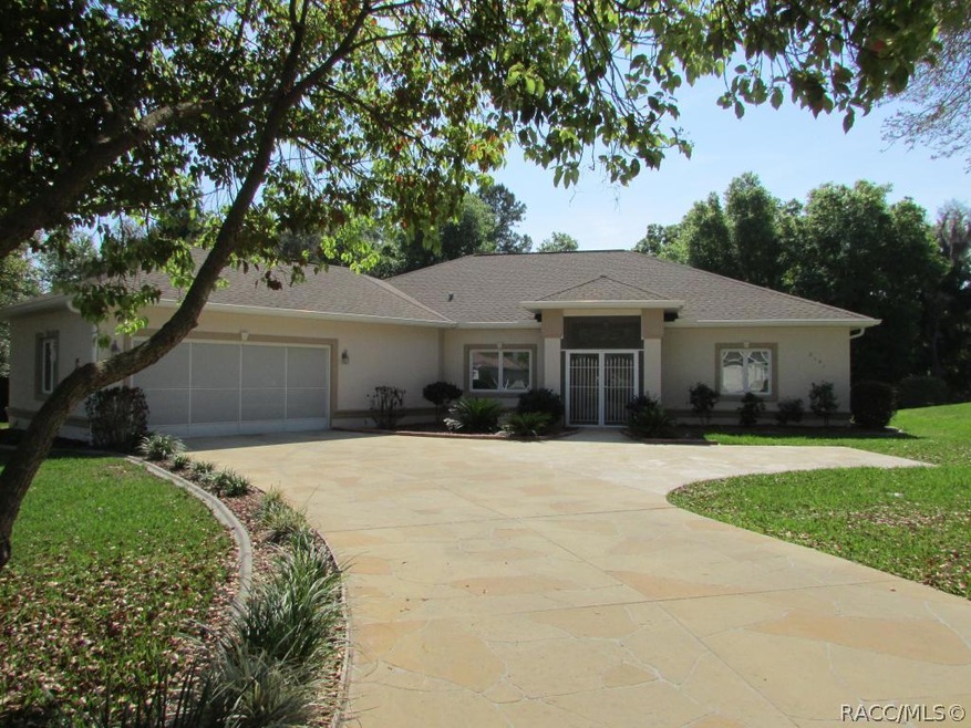 Screened garage and entry