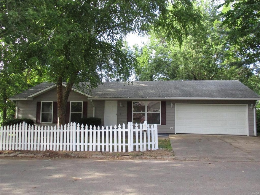 911 Ruby Dr, Farmington, MO 63640 - photo 1