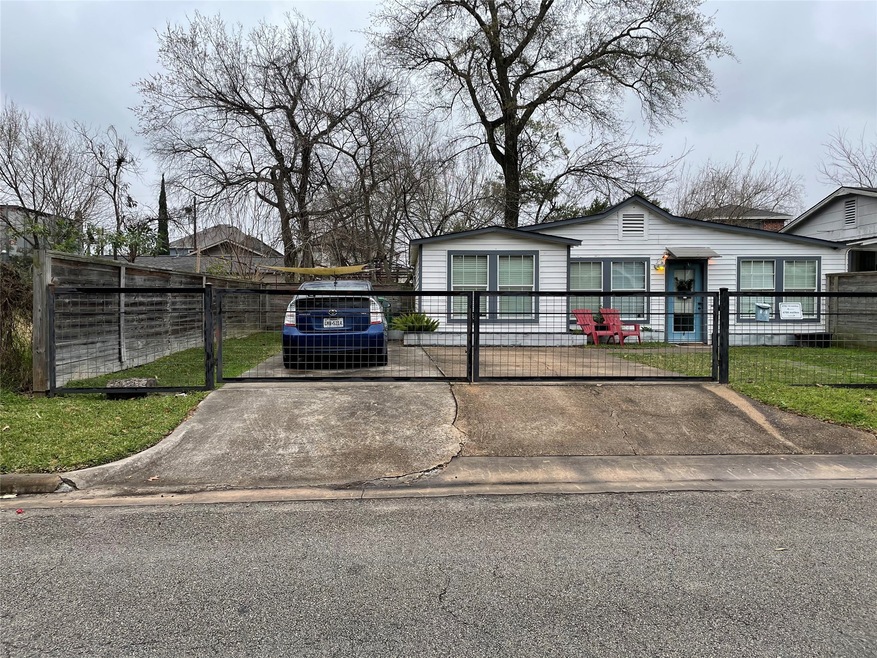 4706 Fisk St unit A, Houston, TX 77009 - photo 1